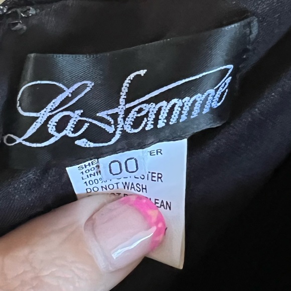 La Femme Simple & Elegant black on black striped gown! Beautiful!🖤🖤 - Picture 2 of 12